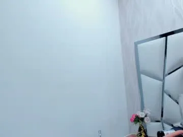 IsaBalmain – webcam model profile photo Image 3