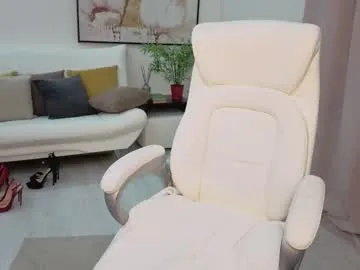 Dolce – webcam model profile photo Image 16