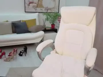 Dolce – webcam model profile photo Image 17