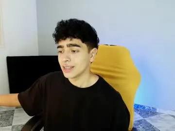 sweetsour18 – webcam model profile photo Image 10