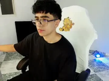 sweetsour18 – webcam model profile photo Image 9