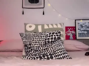 Seline – webcam model profile photo Image 14