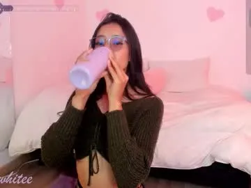 EmiliaWalker – webcam model profile photo Image 3