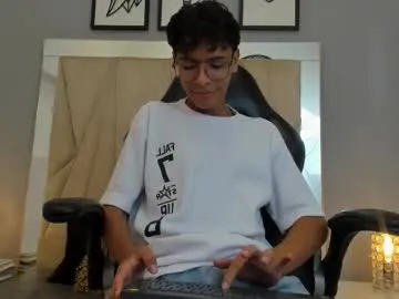 RuddyReyes – webcam model profile photo Image 3