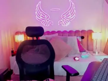 CarolineBleir – webcam model profile photo Image 6