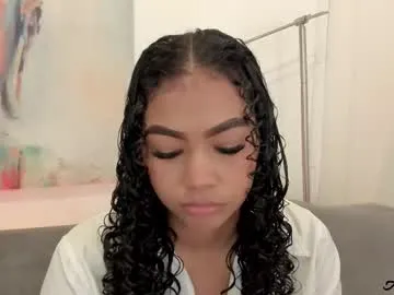 Claire – webcam model profile photo Image 11