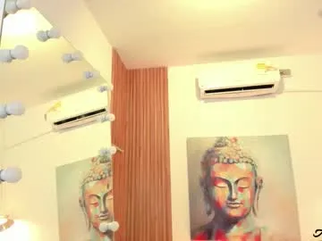 Claire – webcam model profile photo Image 17