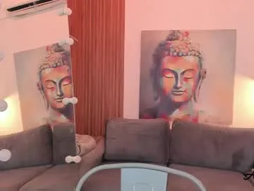 Claire – webcam model profile photo Image 2