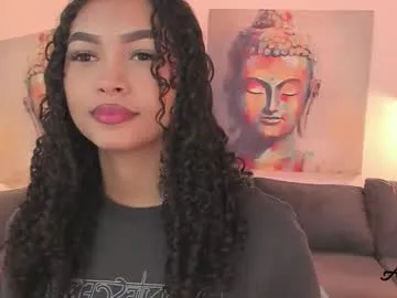 Claire – webcam model profile photo Image 3