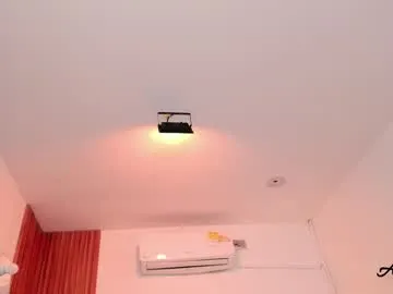 Claire – webcam model profile photo Image 4