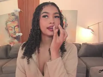 Claire – webcam model profile photo Image 5