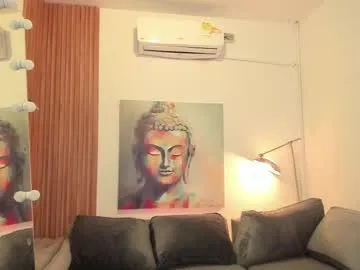 Claire – webcam model profile photo Image 6