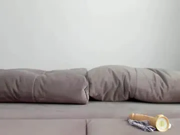 MartinaLeen – webcam model profile photo Image 2