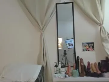 HazelLynn – webcam model profile photo Image 10