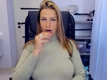 alexiayellow Image 15
