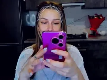 alexiayellow Image 3