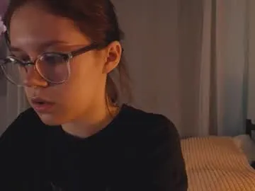 fun4tips – webcam model profile photo Image 4