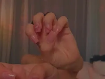 fun4tips – webcam model profile photo Image 7