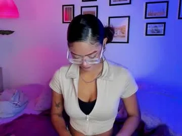 CorinaBaker – webcam model profile photo Image 6