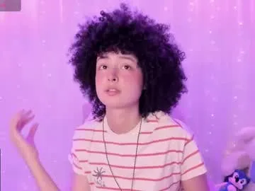 Raisa – webcam model profile photo Image 10