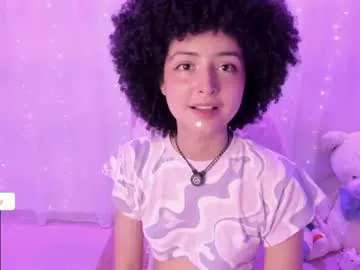 Raisa – webcam model profile photo Image 14