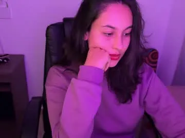 HellenSuric – webcam model profile photo Image 6