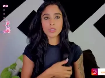 IsaBlair – webcam model profile photo Image 13