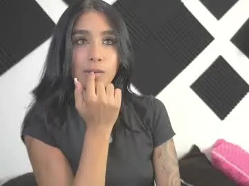 IsaBlair – webcam model profile photo Image 17