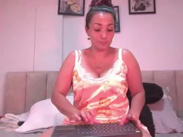 Skyller – webcam model profile photo Image 11