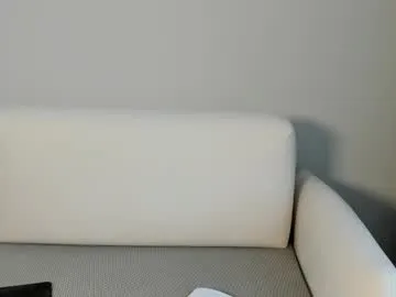 AdelinaLuuna – webcam model profile photo Image 6