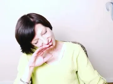 LunaWinks – webcam model profile photo Image 2