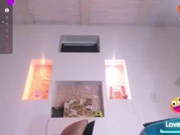 LunaWinks – webcam model profile photo Image 3