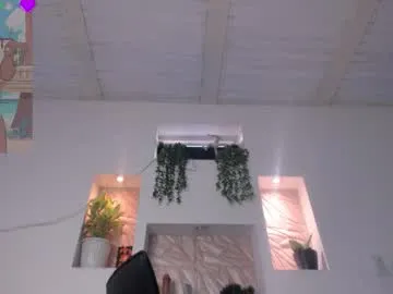 LunaWinks – webcam model profile photo Image 7