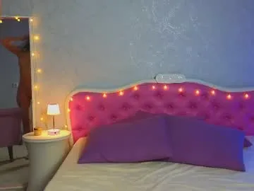 ariana_petite Image 5