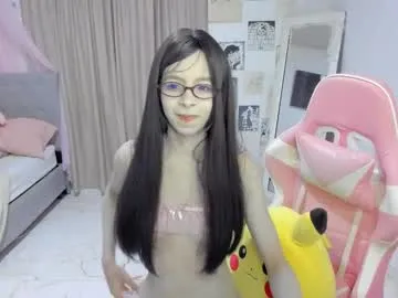 CarolineBleir – webcam model profile photo Image 10