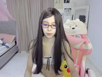 CarolineBleir – webcam model profile photo Image 9