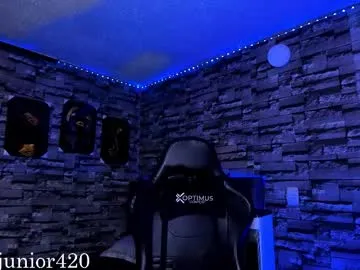 JulieSharp – webcam model profile photo Image 13