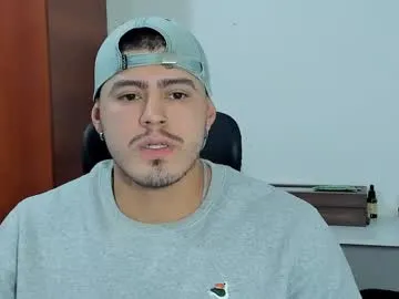 passionbond – webcam model profile photo Image 8