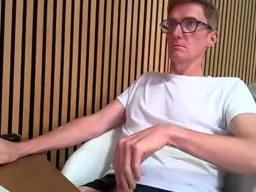 iamsomeone1234 – webcam model profile photo Image 2