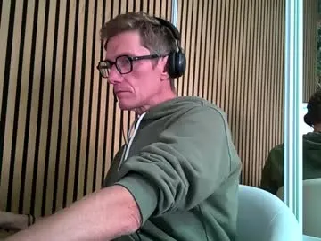 iamsomeone1234 – webcam model profile photo Image 5