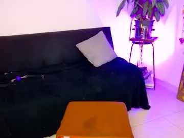 lust_one – webcam model profile photo Image 8