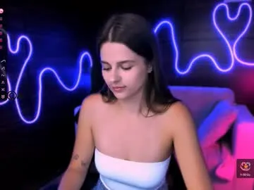 Claire – webcam model profile photo Image 6