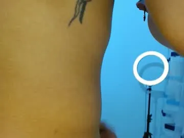 ErikaKis – webcam model profile photo Image 4