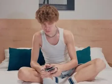 mae_nathan – webcam model profile photo Image 15