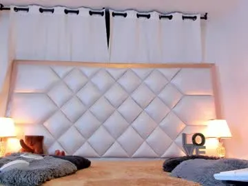 CarolineBleir – webcam model profile photo Image 13