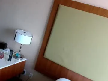 ViviennePower – webcam model profile photo Image 2