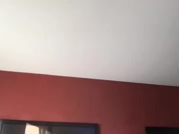 ViviennePower – webcam model profile photo Image 9