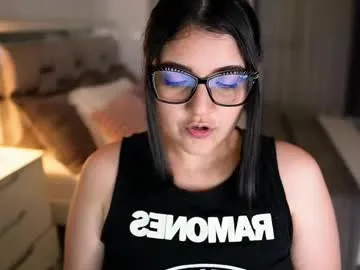 EmiliaWalker – webcam model profile photo Image 15