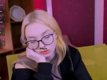 LiliDavison – webcam model profile photo Image 5