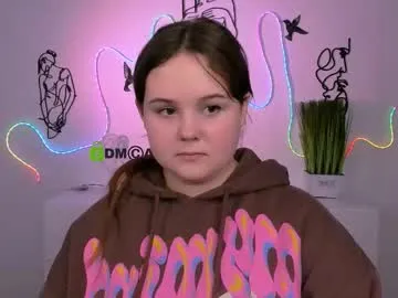 LiliDavison – webcam model profile photo Image 7